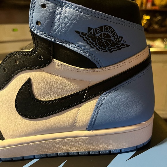 Air Jordan 1 High Retro UNC TOE University Blue size 11 Mens (2023) - Picture 3 of 13